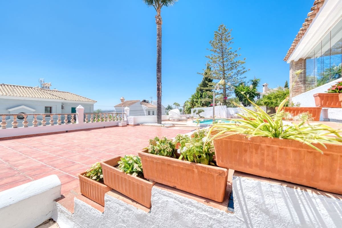 5 slaapkamer Villa te koop in Estepona met zwembad garage - € 1.950.000 (Ref: 9311608)