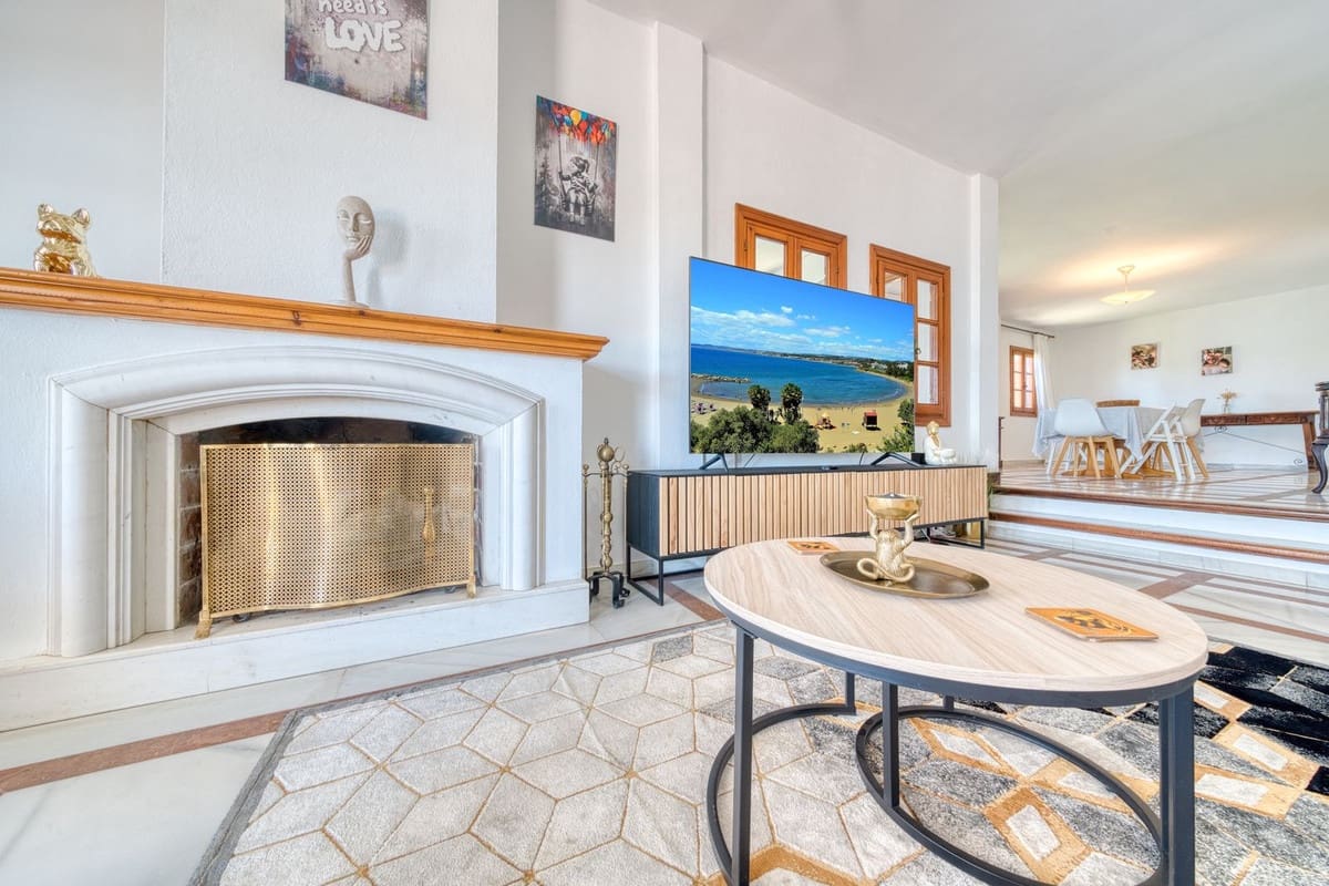 5 slaapkamer Villa te koop in Estepona met zwembad garage - € 1.950.000 (Ref: 9311608)