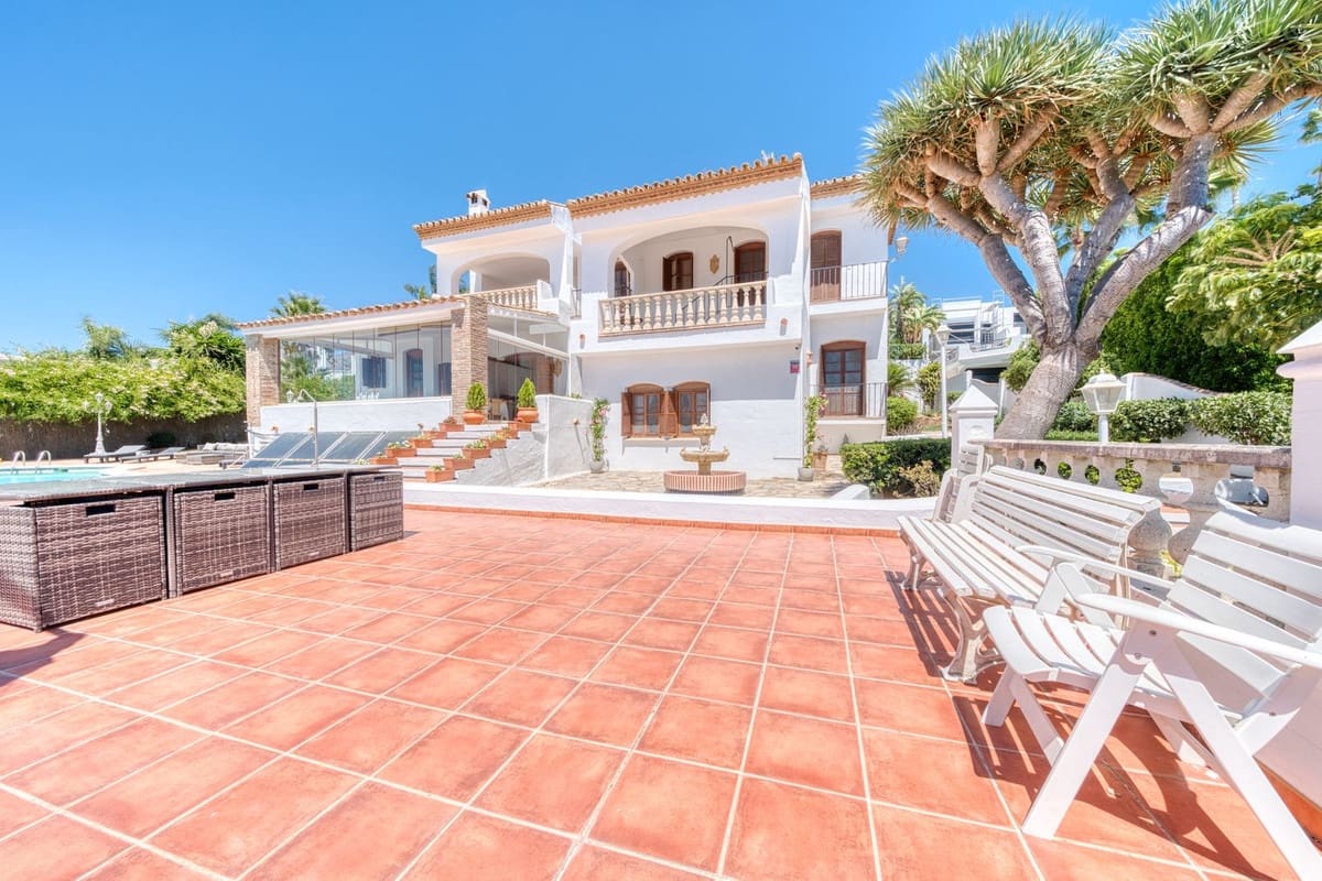 5 slaapkamer Villa te koop in Estepona met zwembad garage - € 1.950.000 (Ref: 9311608)