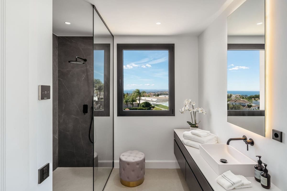 Chalet de 8 habitaciones en Benahavís en venta con piscina garaje - 6.995.000 € (Ref: 9311610)