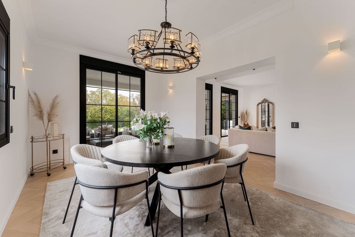 6 bedroom Villa for sale in Estepona with pool garage - € 2,895,000 (Ref: 9311980)