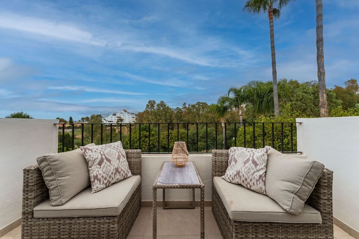 6 bedroom Villa for sale in Estepona with pool garage - € 2,895,000 (Ref: 9311980)