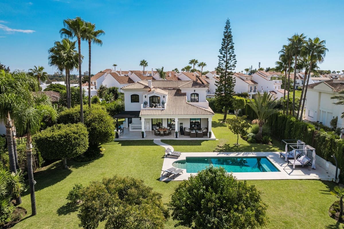6 sovrum Villa till salu i Estepona med pool garage - 2 895 000 € (Ref: 9311980)