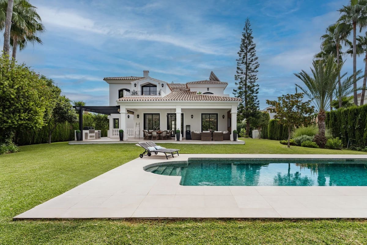 6 sovrum Villa till salu i Estepona med pool garage - 2 895 000 € (Ref: 9311980)