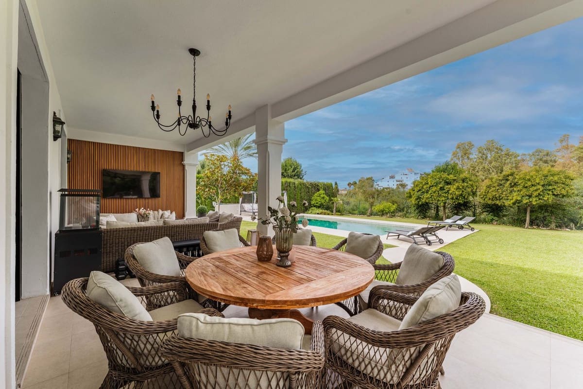 6 sovrum Villa till salu i Estepona med pool garage - 2 895 000 € (Ref: 9311980)