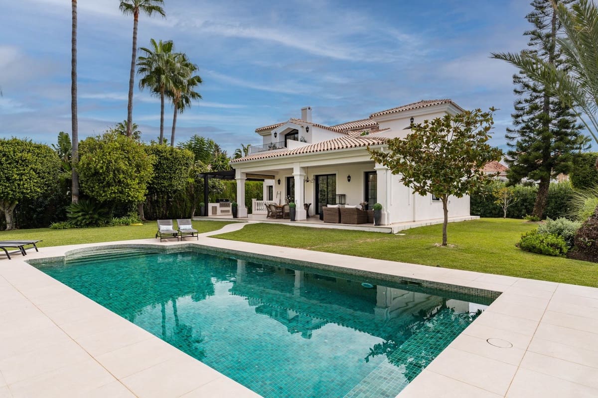 6 sovrum Villa till salu i Estepona med pool garage - 2 895 000 € (Ref: 9311980)
