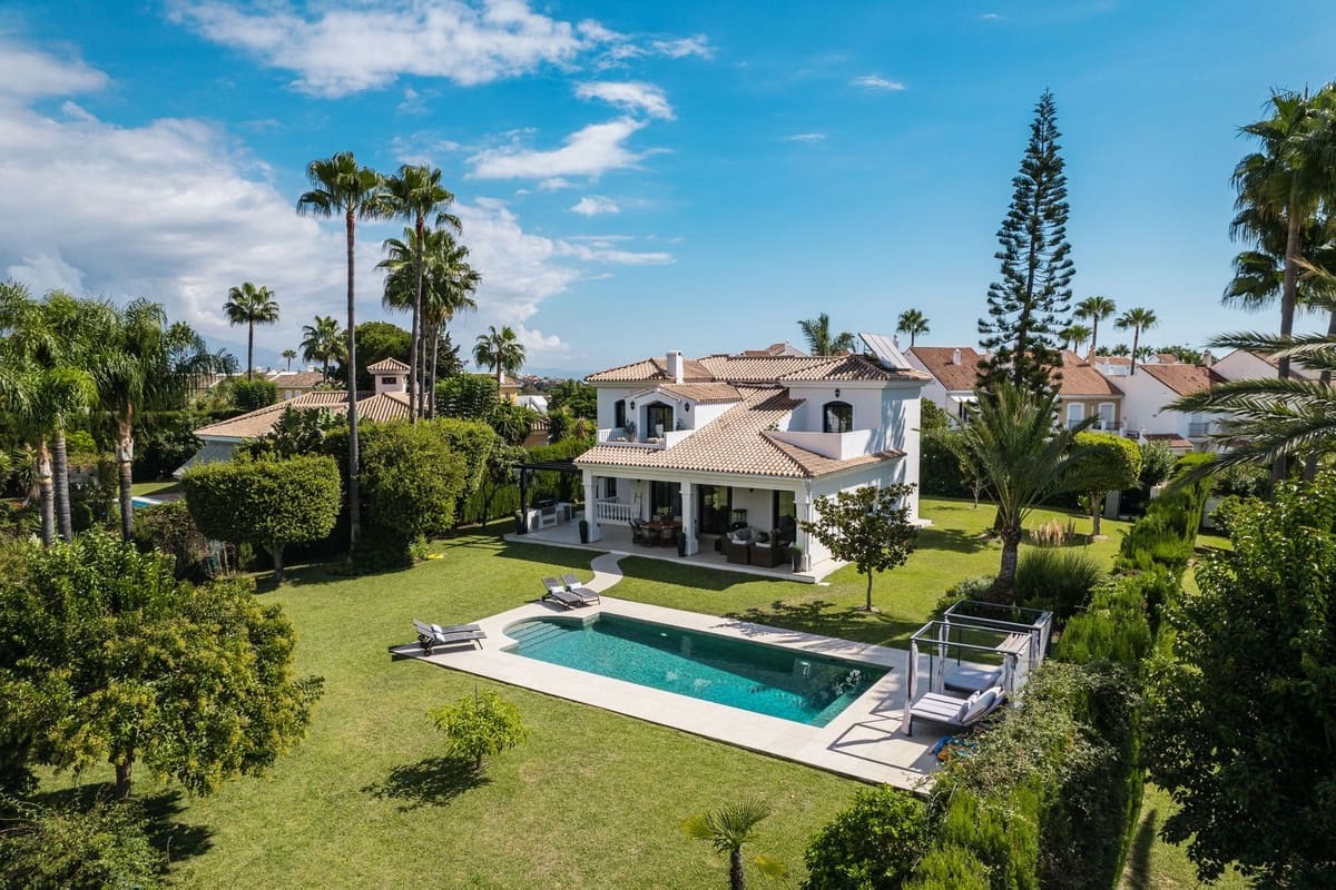 6 sovrum Villa till salu i Estepona med pool garage - 2 895 000 € (Ref: 9311980)