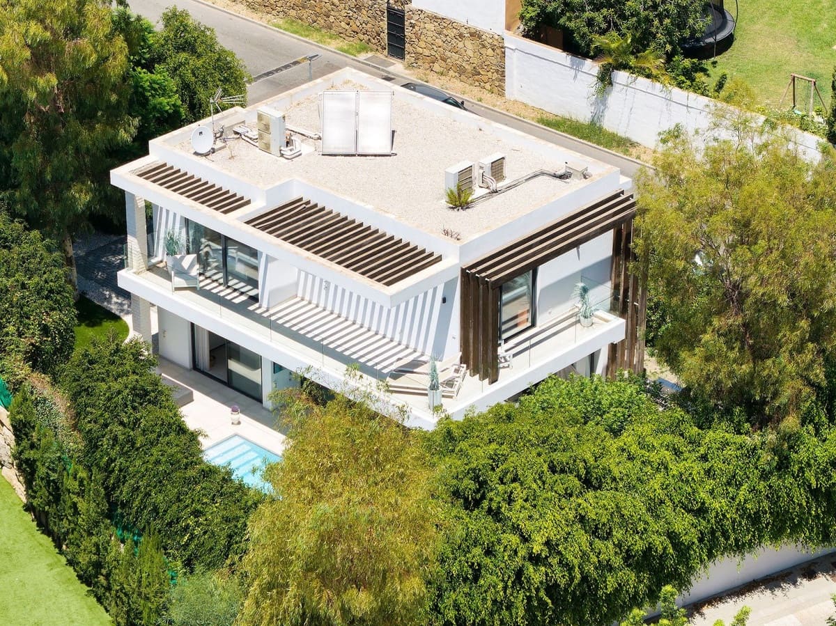 4 soveværelse Villa til salg i Estepona med swimmingpool garage - € 1.699.000 (Ref: 9319899)