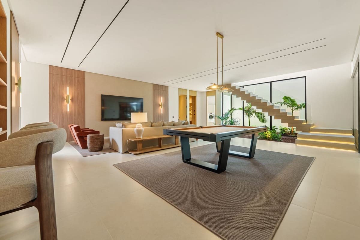 5 bedroom Villa for sale in Marbella with pool garage - € 5,995,000 (Ref: 9319900)