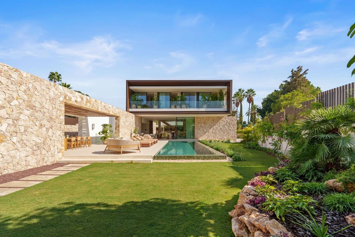 5 bedroom Villa for sale in Marbella with pool garage - € 5,995,000 (Ref: 9319900)