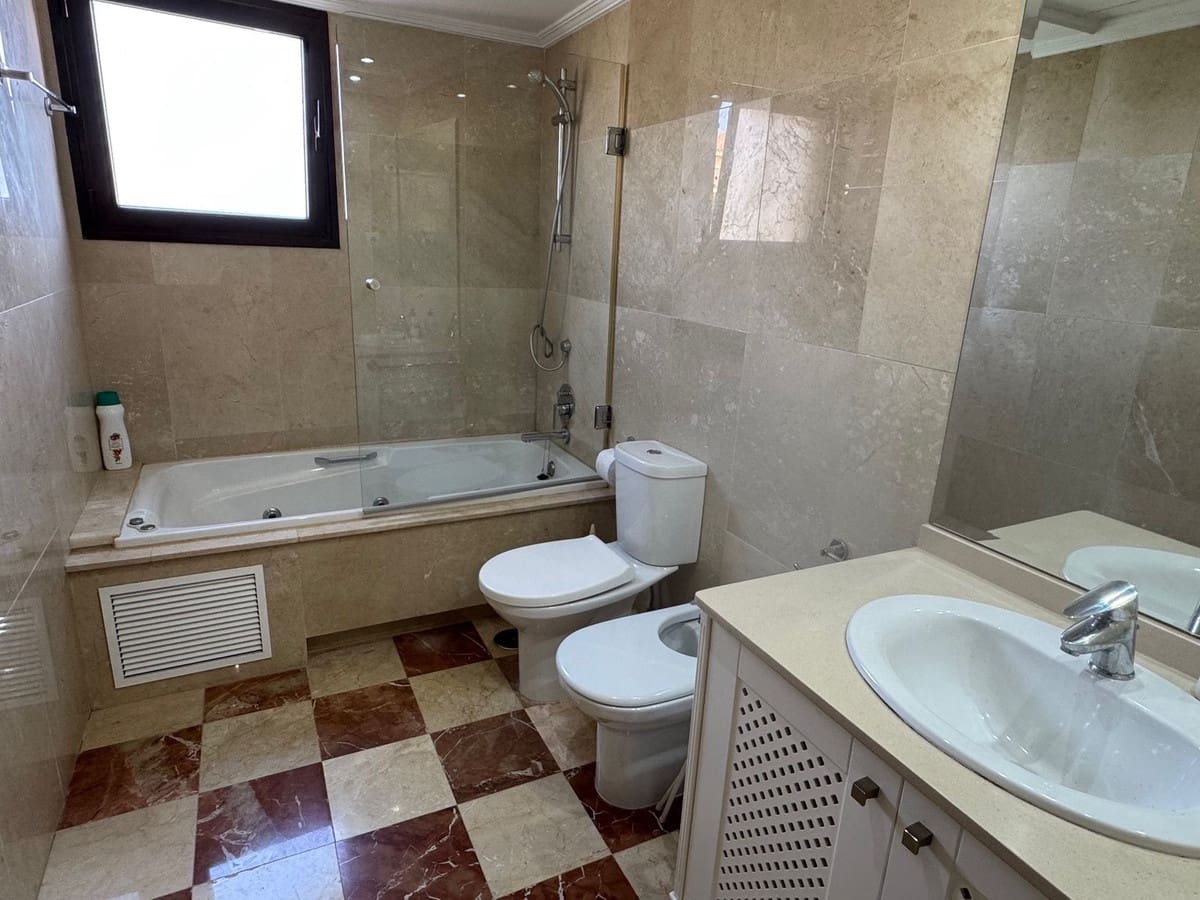 Apartamento de 3 habitaciones en Sotogrande en venta con piscina garaje - 520.000 € (Ref: 9328651)