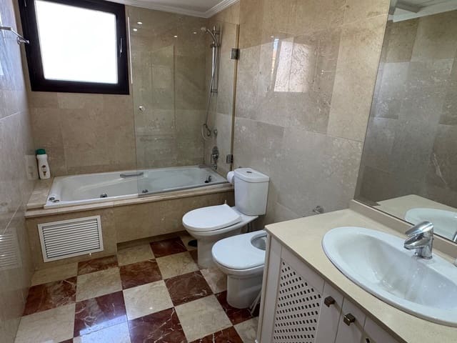 Apartamento de 3 habitaciones en Sotogrande, San Roque en venta con piscina garaje - 520.000 € (Ref: 9328651)