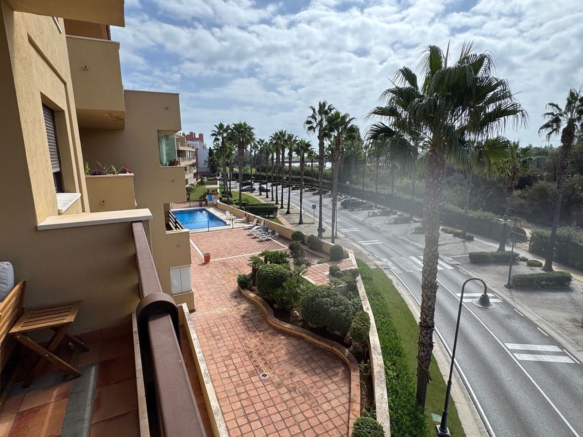 3 soverom Leilighet til salgs i Sotogrande med svømmebasseng garasje - € 520 000 (Ref: 9328651)