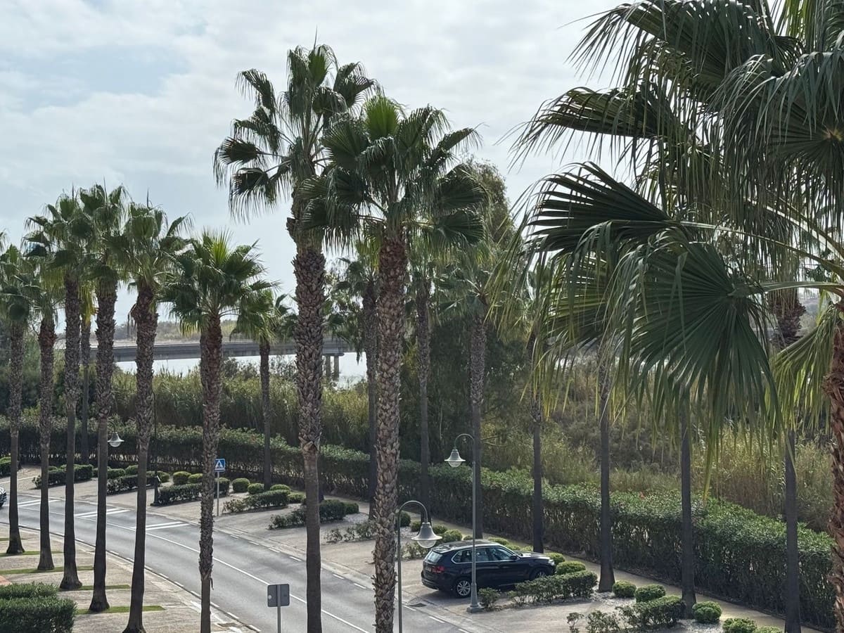 3 soverom Leilighet til salgs i Sotogrande med svømmebasseng garasje - € 520 000 (Ref: 9328651)