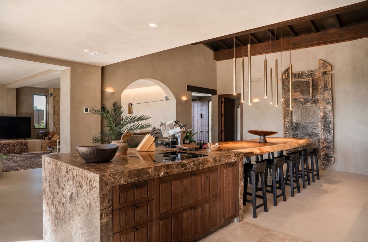 5 bedroom Villa for sale in New Golden Mile with pool garage - € 3,970,000 (Ref: 9335682)