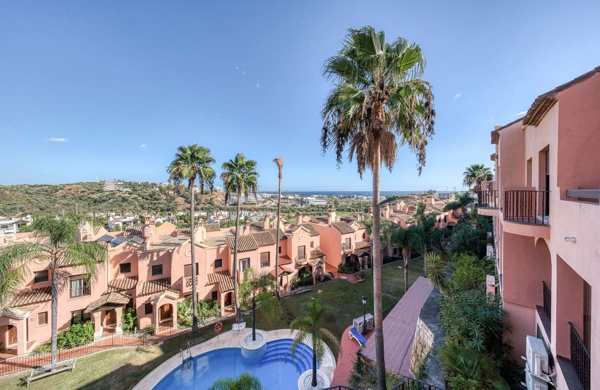 Casa de 3 habitaciones en Estepona en venta con piscina garaje - 479.000 € (Ref: 9337217)