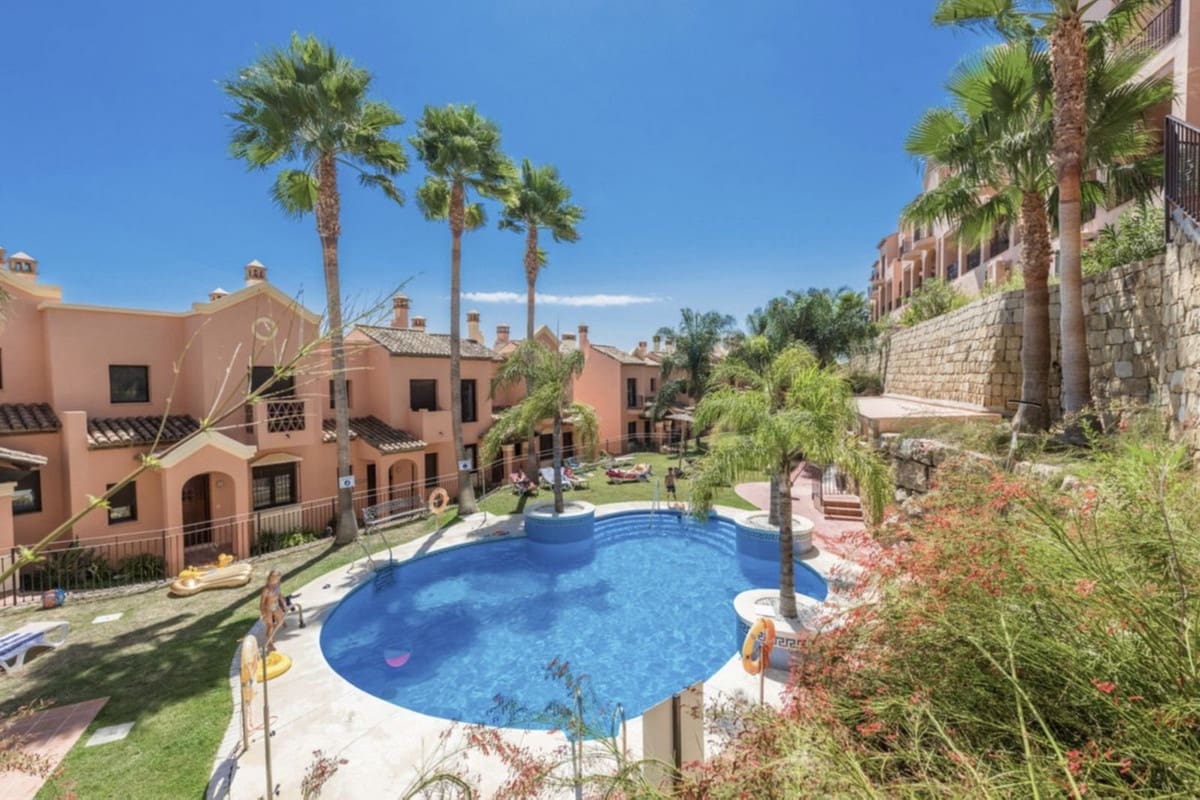 Casa de 3 habitaciones en Estepona en venta con piscina garaje - 479.000 € (Ref: 9337217)