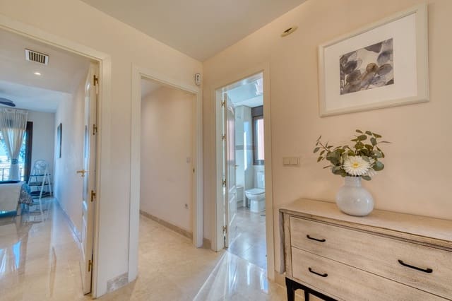 3 soveværelse Byhus til salg i Estepona med swimmingpool garage - € 479.000 (Ref: 9337217)