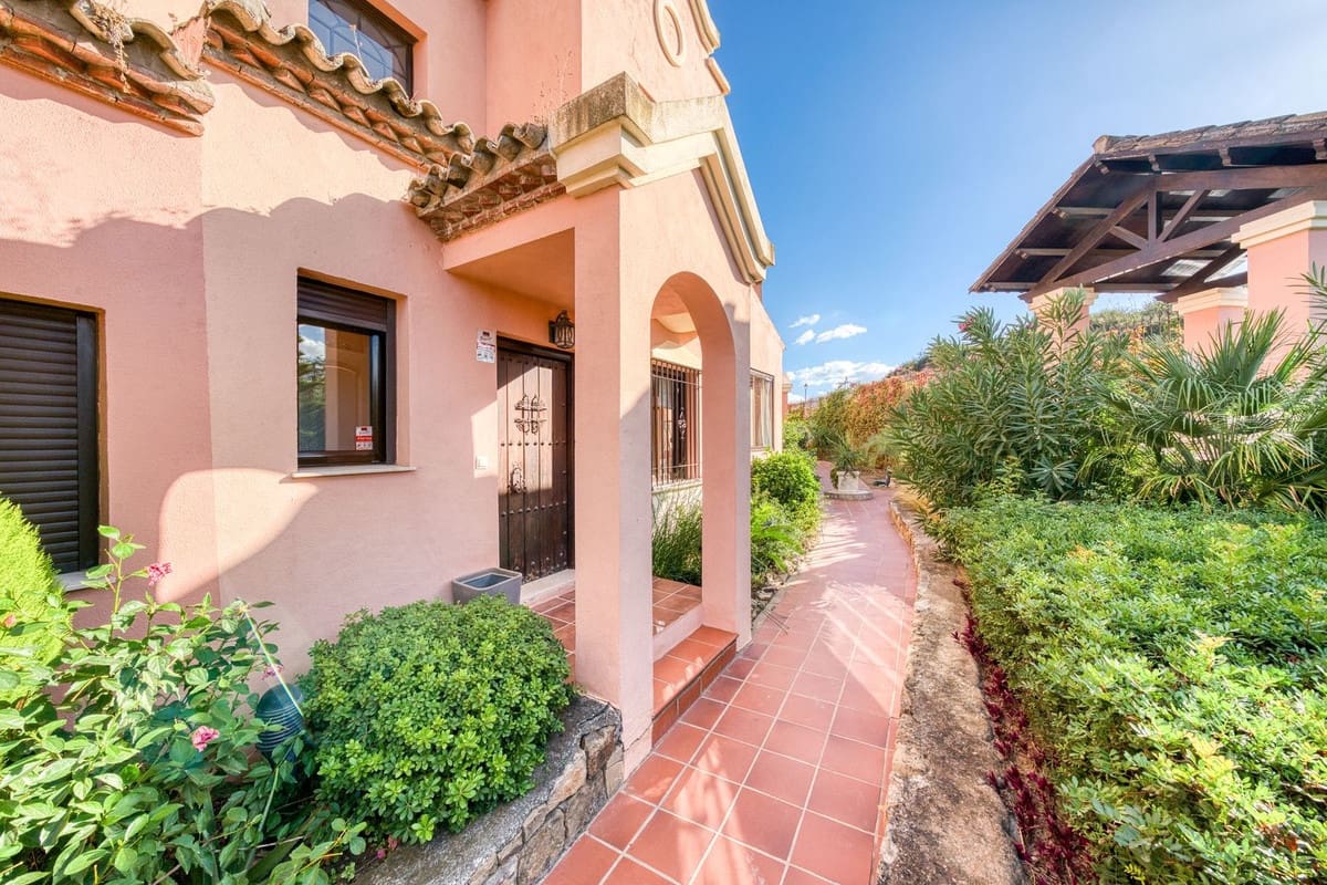 3 soverom Hus til salgs i Estepona med svømmebasseng garasje - € 479 000 (Ref: 9337217)