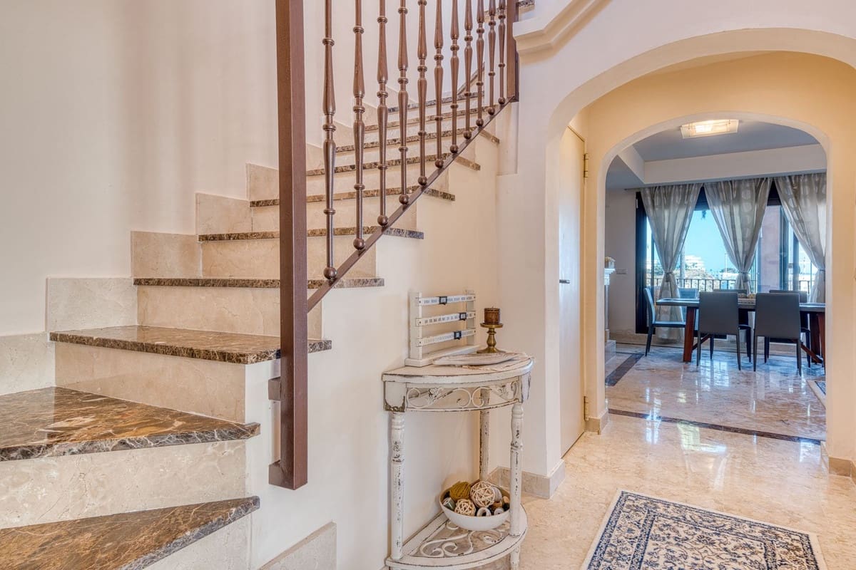 3 soverom Hus til salgs i Estepona med svømmebasseng garasje - € 479 000 (Ref: 9337217)