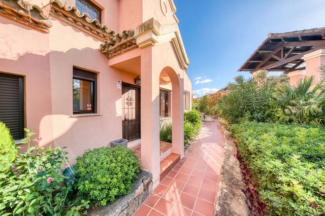 3 soveværelse Byhus til salg i Estepona med swimmingpool garage - € 479.000 (Ref: 9337217)