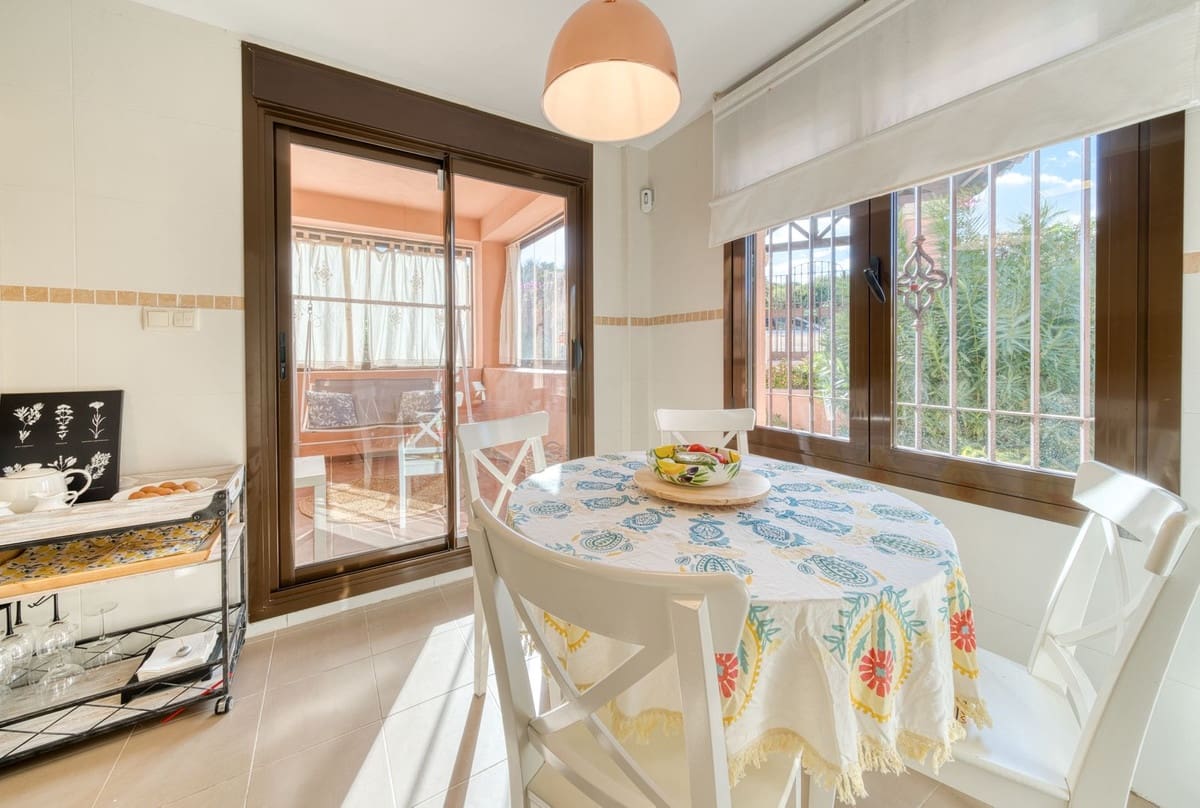 3 soverom Hus til salgs i Estepona med svømmebasseng garasje - € 479 000 (Ref: 9337217)