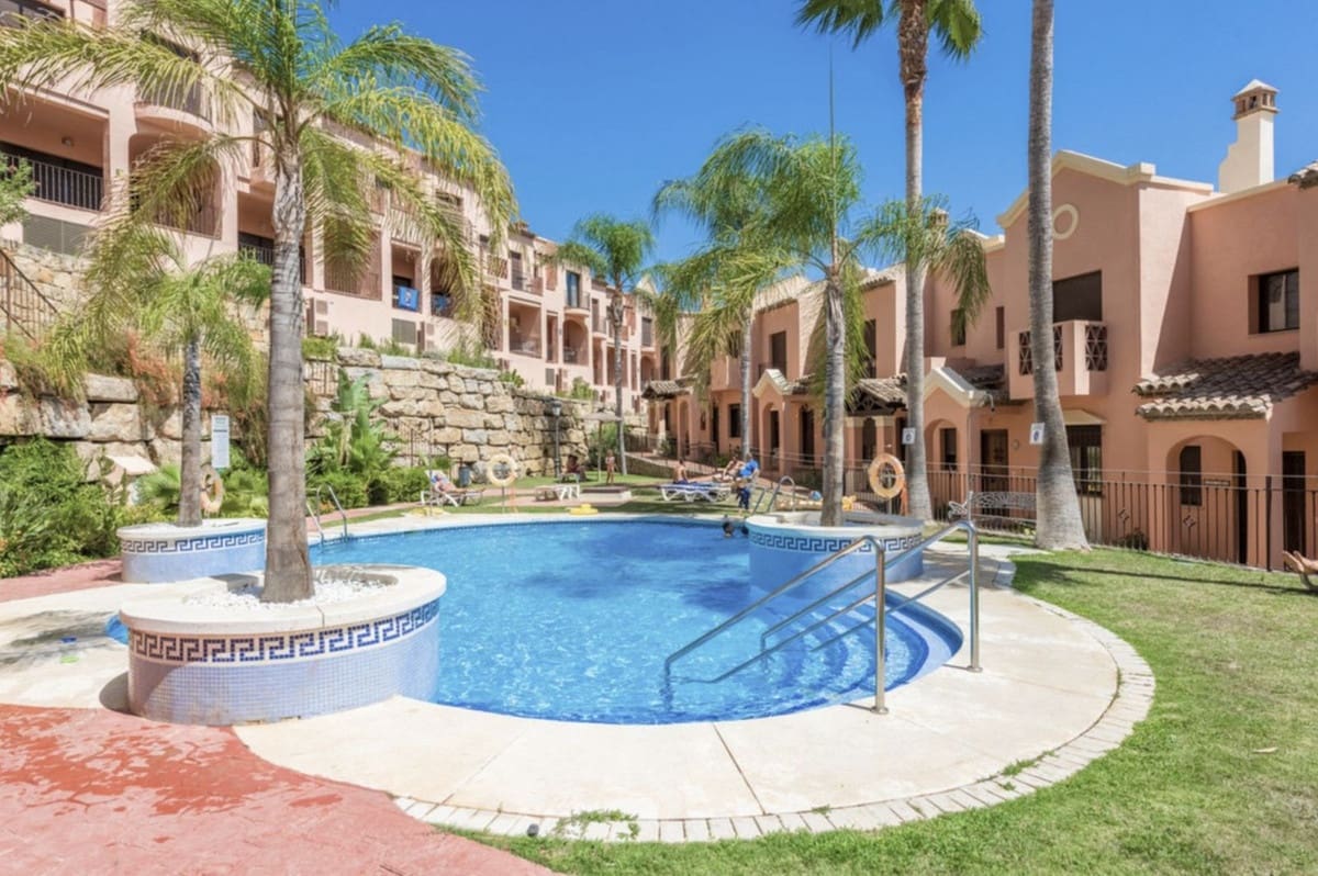 3 soverom Hus til salgs i Estepona med svømmebasseng garasje - € 479 000 (Ref: 9337217)