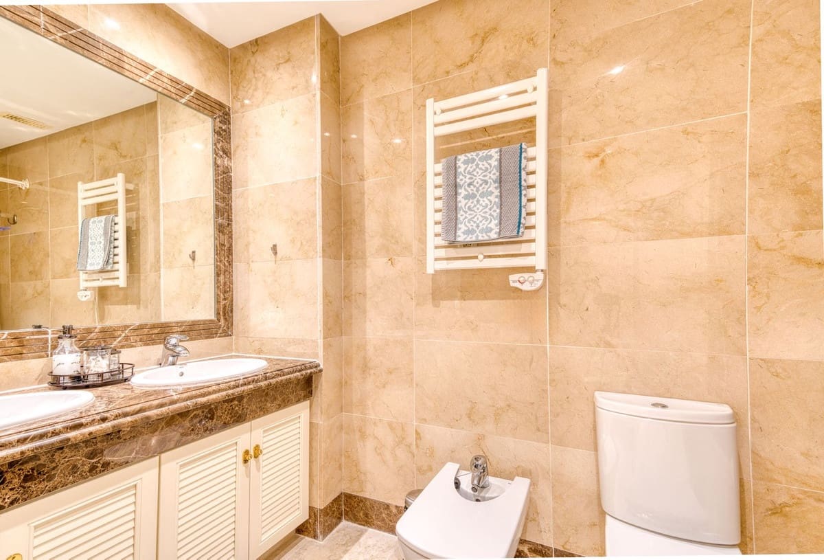 3 soverom Hus til salgs i Estepona med svømmebasseng garasje - € 479 000 (Ref: 9337217)