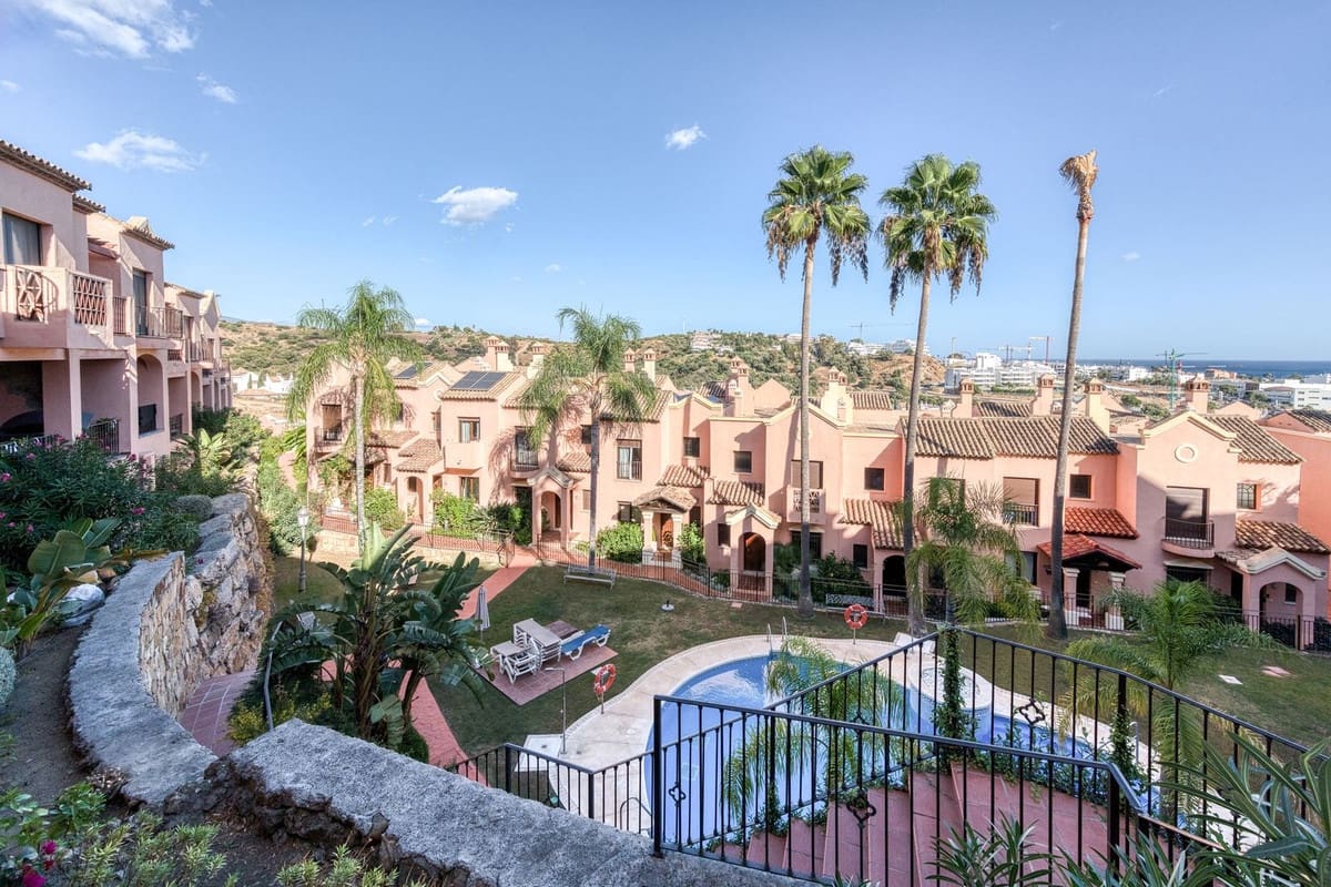 3 soverom Hus til salgs i Estepona med svømmebasseng garasje - € 479 000 (Ref: 9337217)
