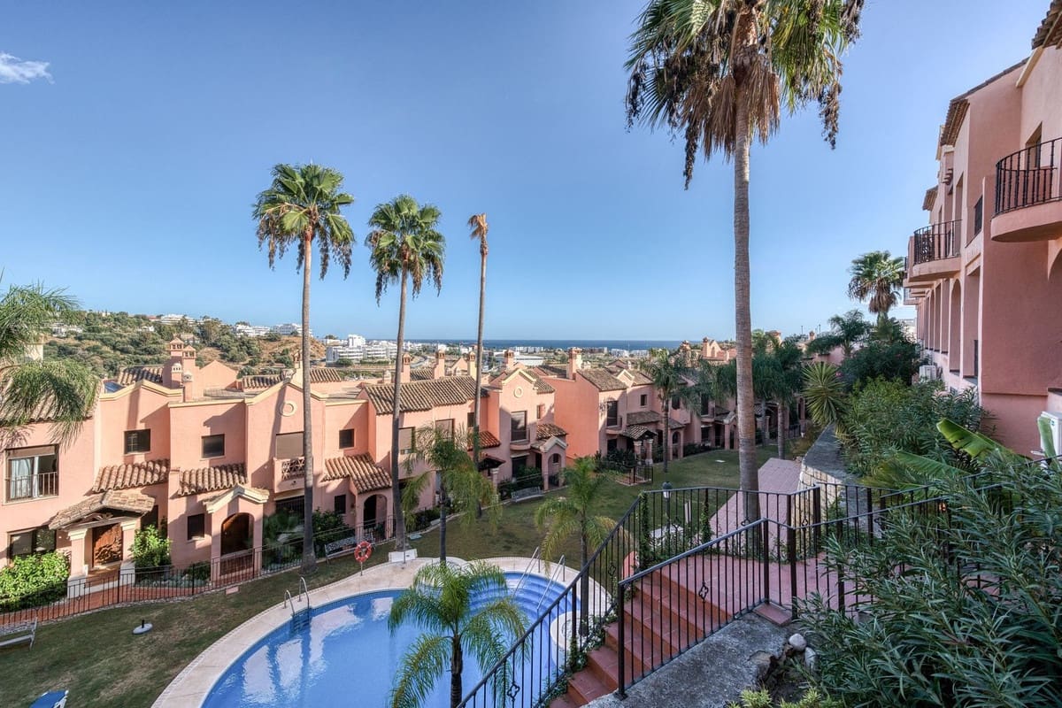 3 soverom Hus til salgs i Estepona med svømmebasseng garasje - € 479 000 (Ref: 9337217)