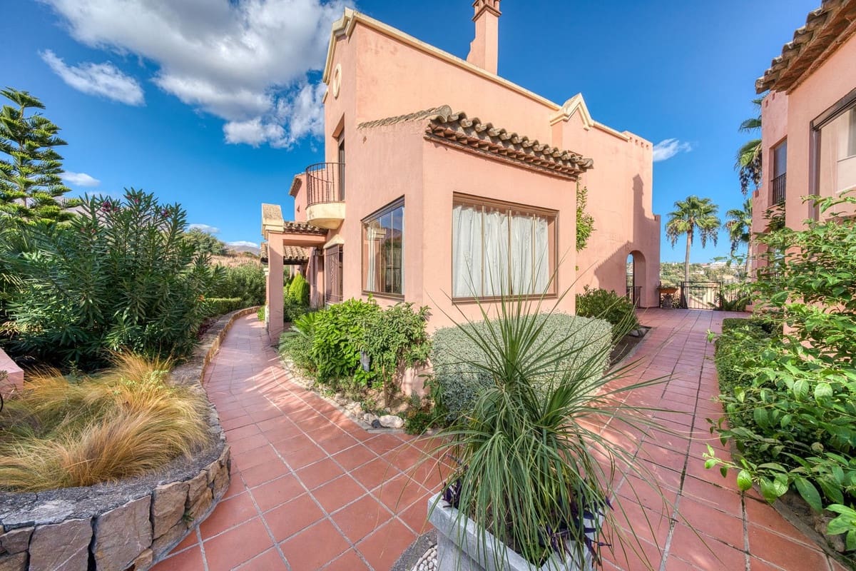 3 soverom Hus til salgs i Estepona med svømmebasseng garasje - € 479 000 (Ref: 9337217)