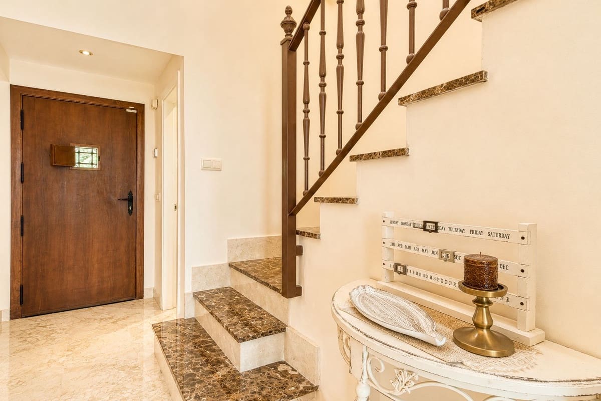 3 bedroom Townhouse for sale in Estepona with pool garage - € 489,000 (Ref: 9337217)