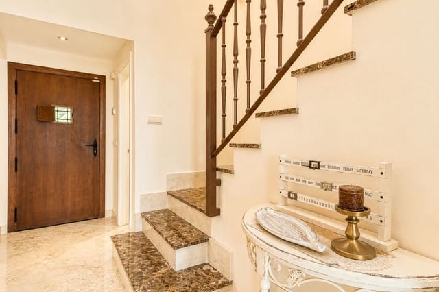 3 bedroom Townhouse for sale in Estepona with pool garage - € 489,000 (Ref: 9337217)
