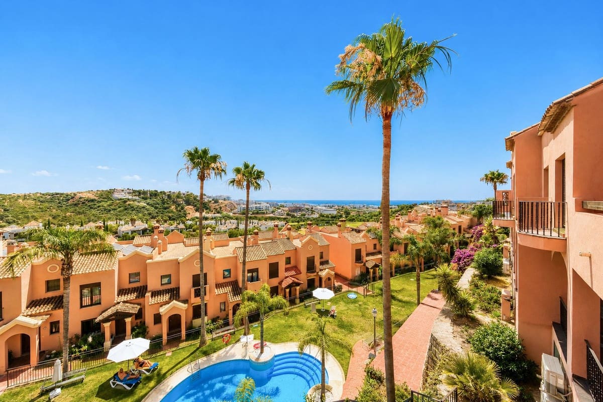 3 bedroom Townhouse for sale in Estepona with pool garage - € 489,000 (Ref: 9337217)