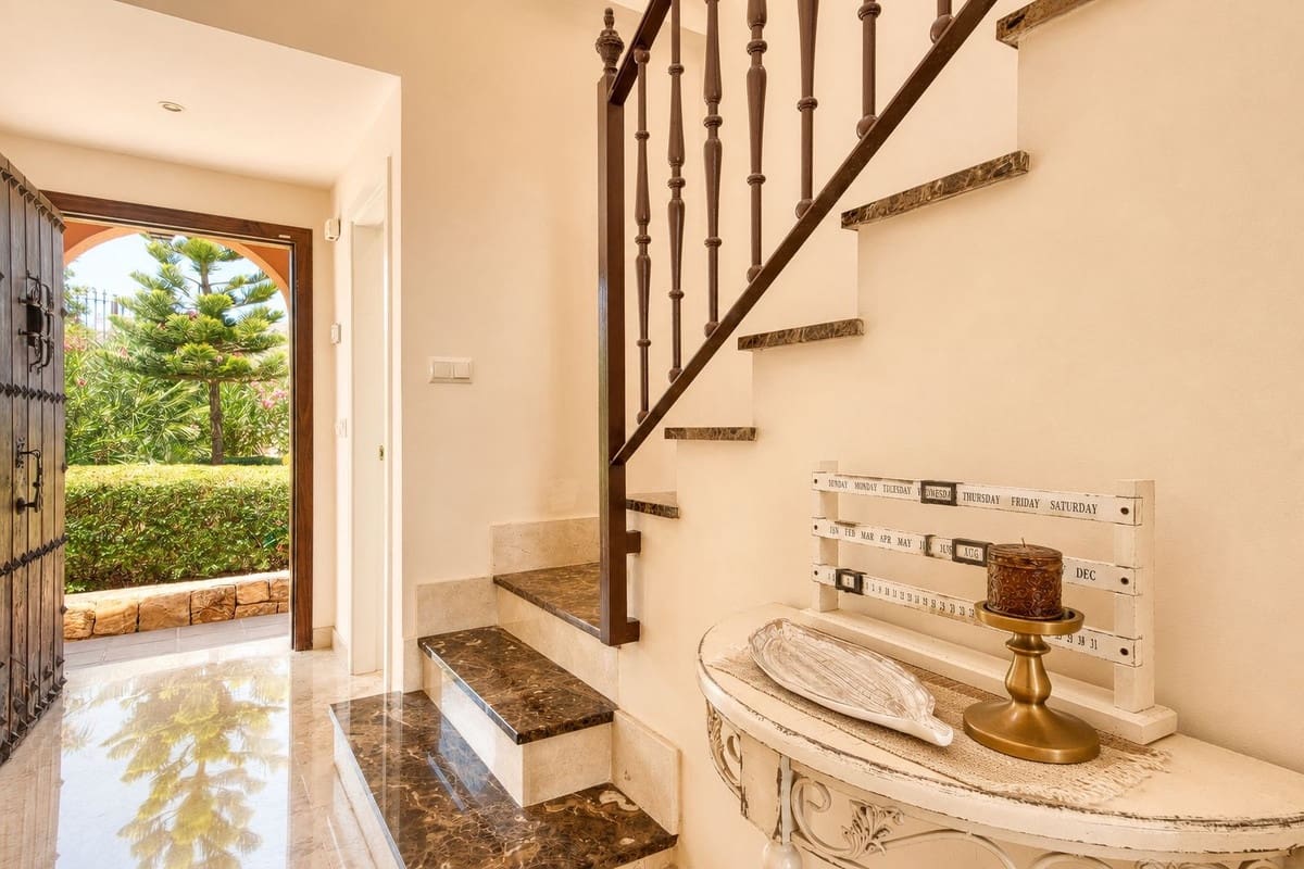 3 bedroom Townhouse for sale in Estepona with pool garage - € 489,000 (Ref: 9337217)