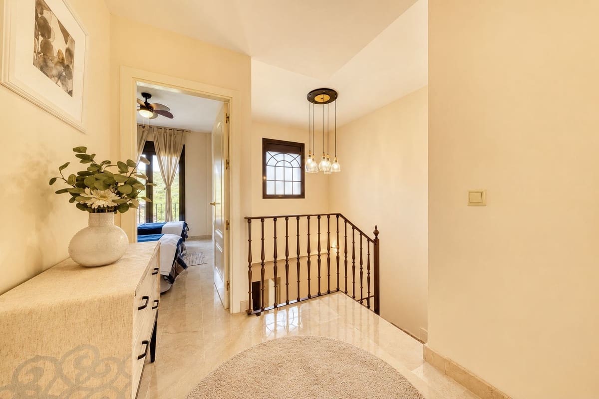 3 bedroom Townhouse for sale in Estepona with pool garage - € 489,000 (Ref: 9337217)