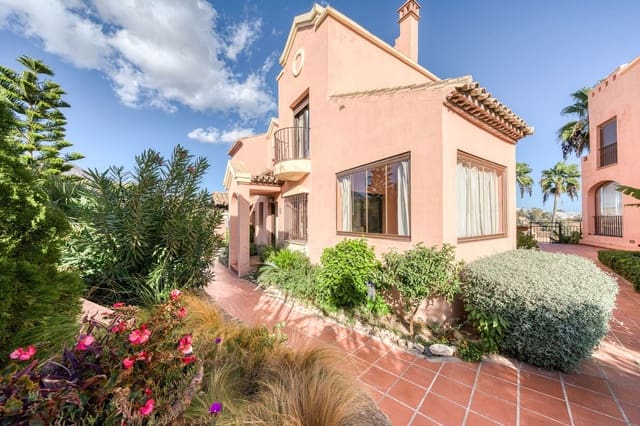 3 bedroom Townhouse for sale in Estepona with pool garage - € 489,000 (Ref: 9337217)