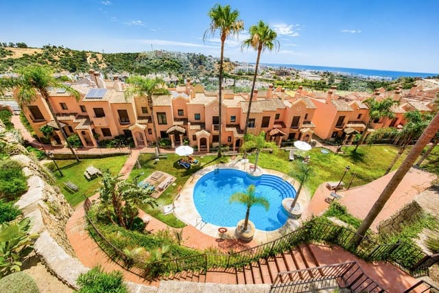 3 bedroom Townhouse for sale in Estepona with pool garage - € 489,000 (Ref: 9337217)