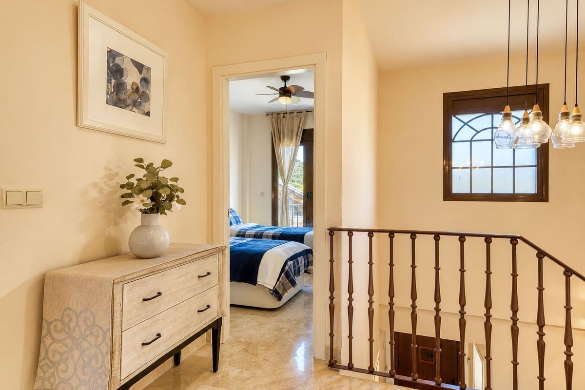 3 bedroom Townhouse for sale in Estepona with pool garage - € 489,000 (Ref: 9337217)
