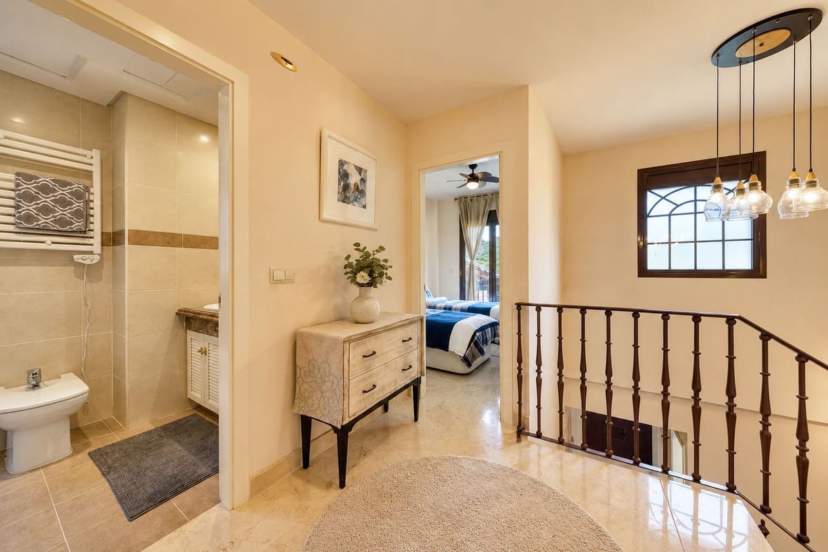 3 bedroom Townhouse for sale in Estepona with pool garage - € 489,000 (Ref: 9337217)