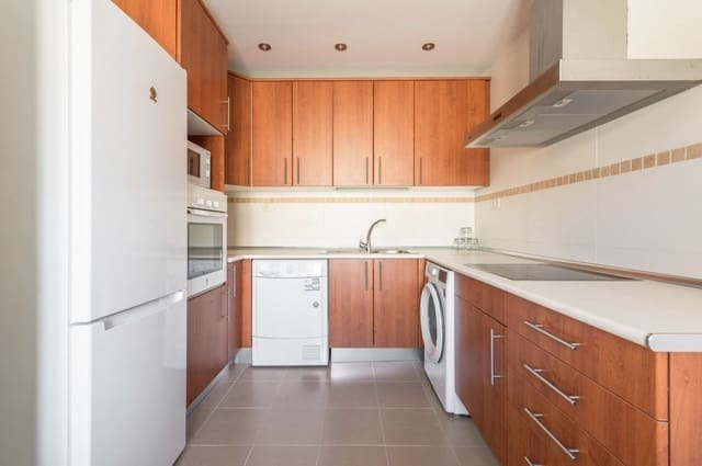 3 makuuhuone Omakotitalo myytävänä paikassa Estepona mukana uima-altaan 
autotalli - 495 000 € (Ref: 9338752)