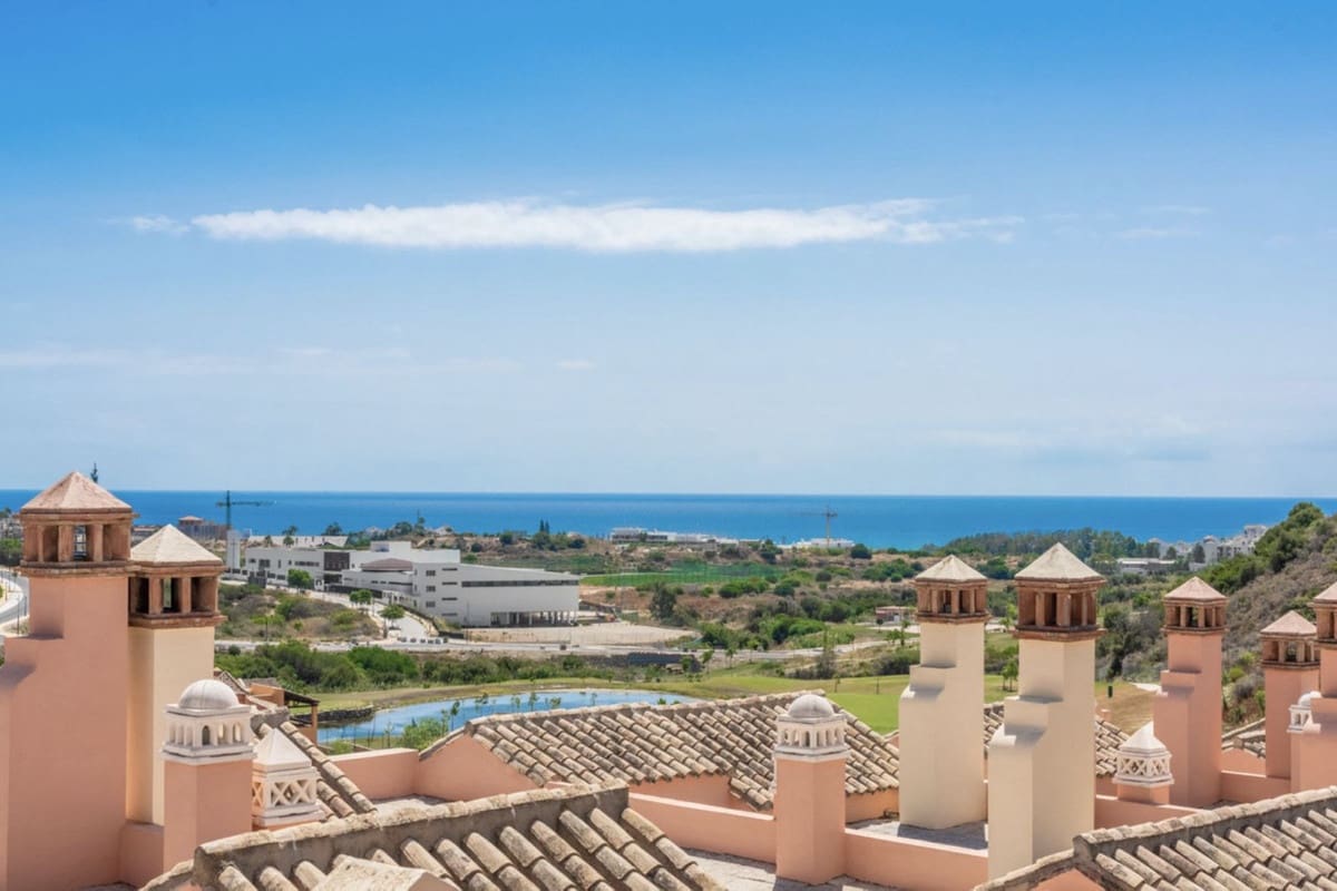 3 bedroom Townhouse for sale in Estepona with pool garage - € 495,000 (Ref: 9338752)