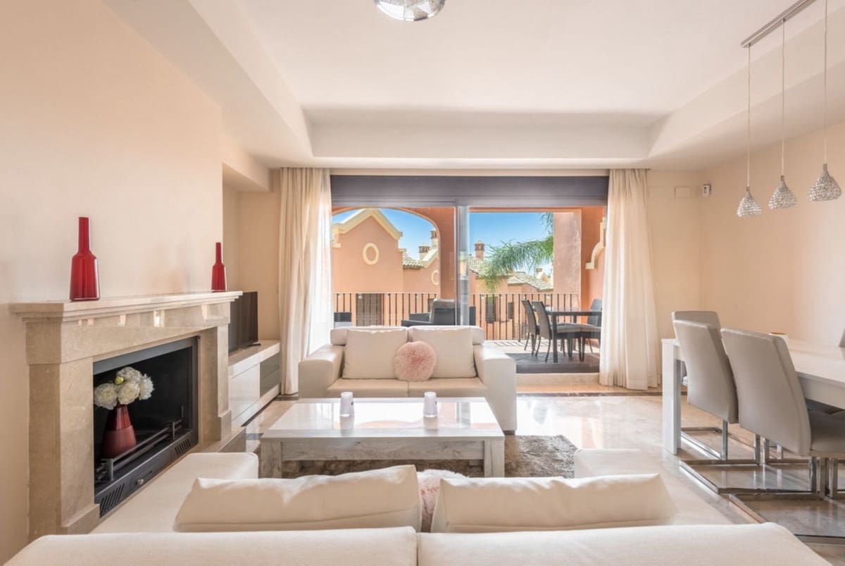 3 bedroom Townhouse for sale in Estepona with pool garage - € 495,000 (Ref: 9338752)