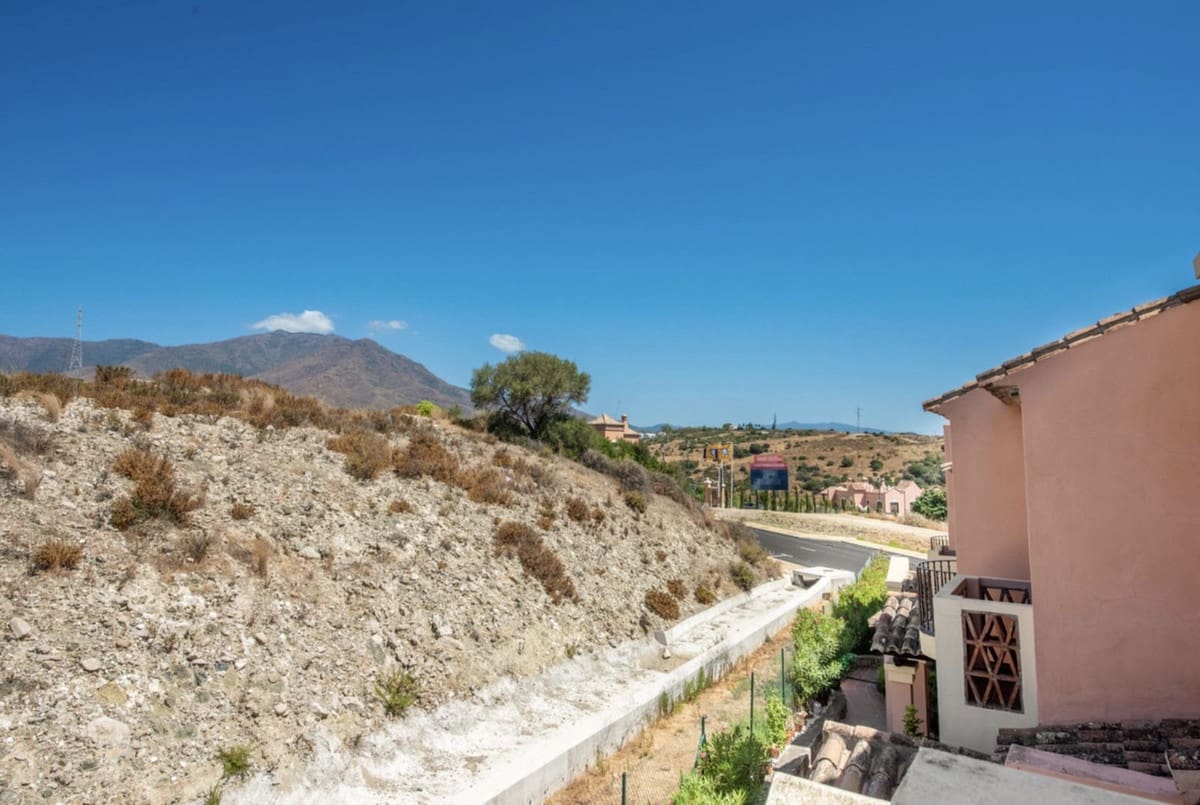3 bedroom Townhouse for sale in Estepona with pool garage - € 495,000 (Ref: 9338752)