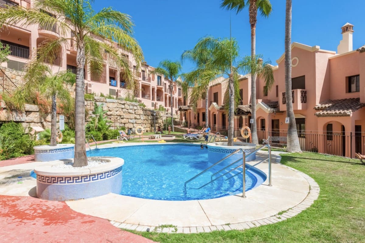 3 bedroom Townhouse for sale in Estepona with pool garage - € 495,000 (Ref: 9338752)