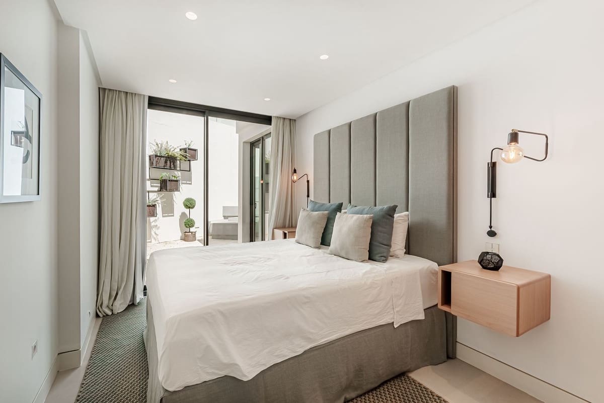 4 soveværelse Villa til salg i Nueva Andalucia med swimmingpool garage - € 3.900.000 (Ref: 9344003)