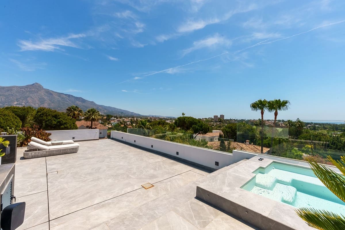 4 soveværelse Villa til salg i Nueva Andalucia med swimmingpool garage - € 3.900.000 (Ref: 9344003)