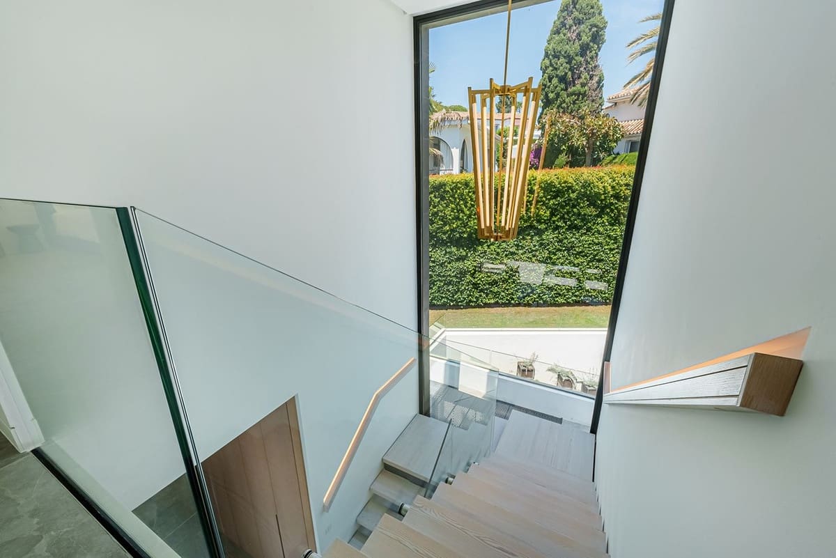 4 soveværelse Villa til salg i Nueva Andalucia med swimmingpool garage - € 3.900.000 (Ref: 9344003)