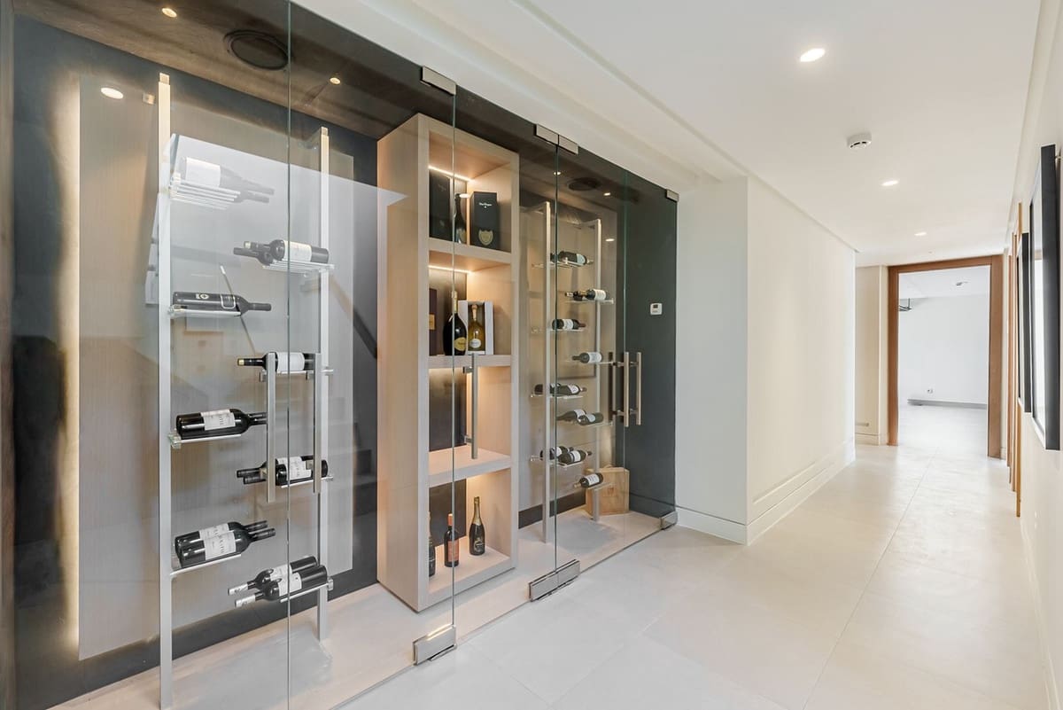 4 soveværelse Villa til salg i Nueva Andalucia med swimmingpool garage - € 3.900.000 (Ref: 9344003)