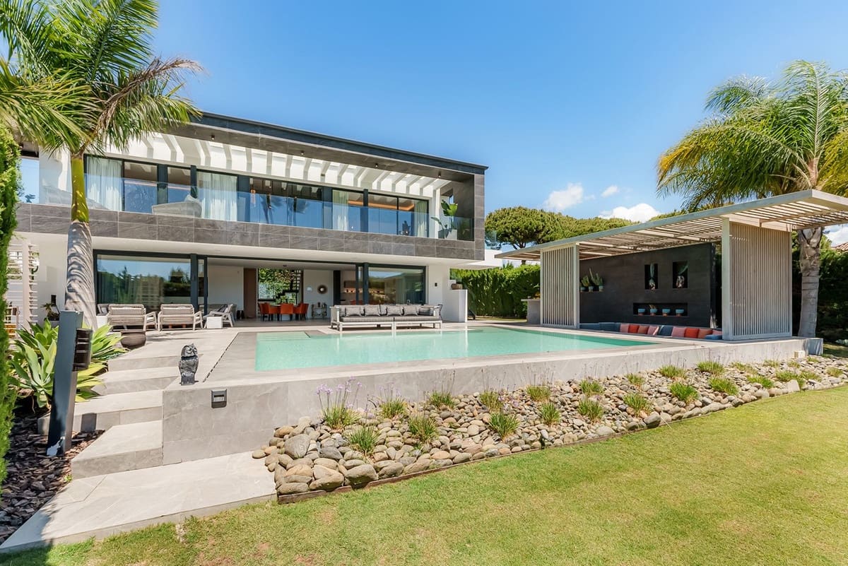 4 soveværelse Villa til salg i Nueva Andalucia med swimmingpool garage - € 3.900.000 (Ref: 9344003)